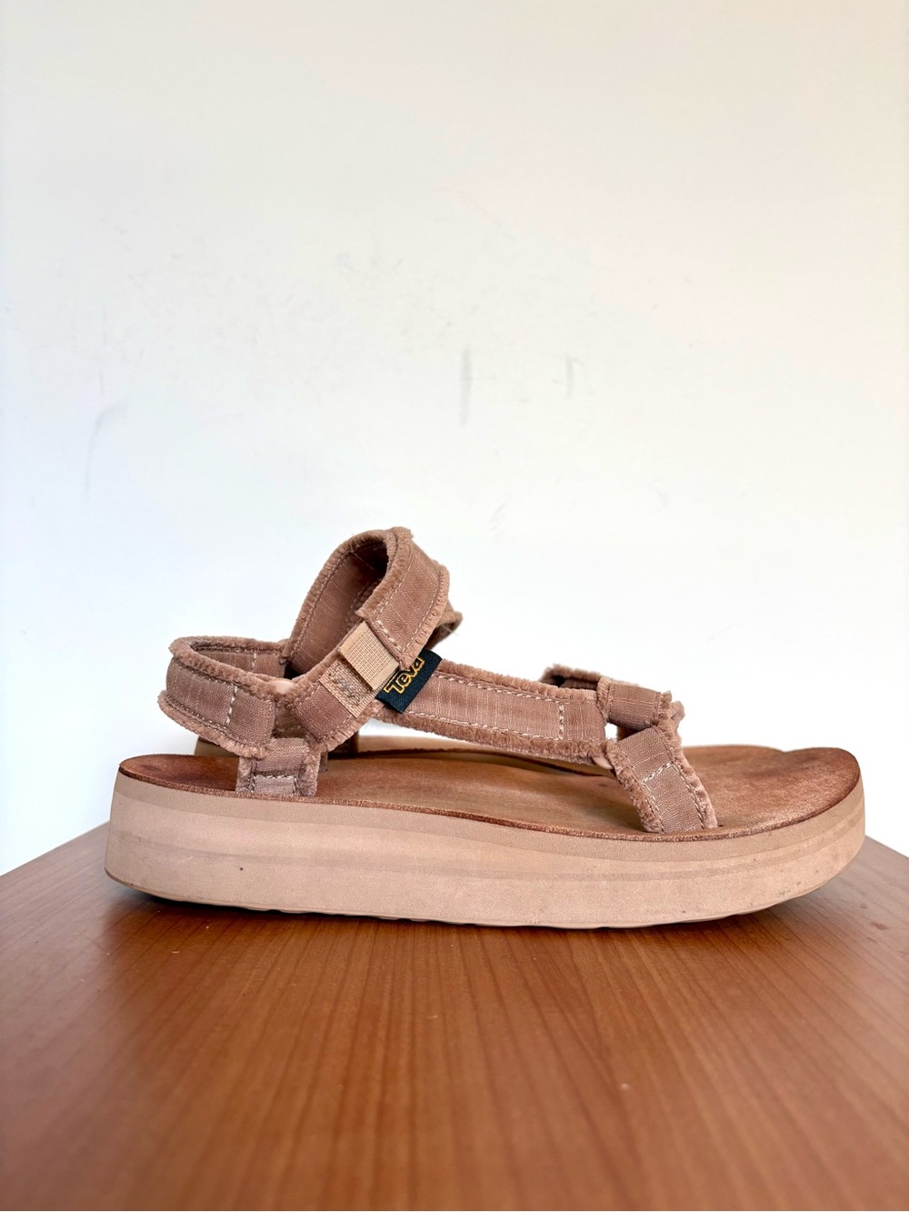 Teva Midform Universal Sandal in Tigers Eye Tan Brown Frayed Edges Size 7